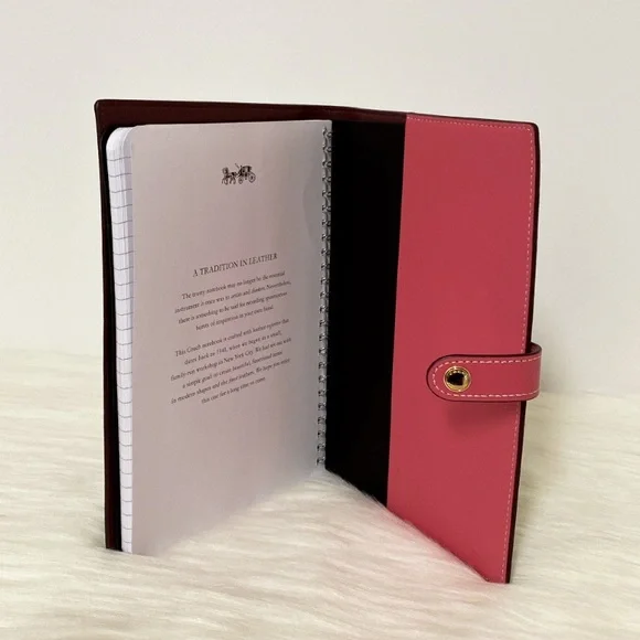 NWT💃Coach Notebook In Signature Canvas With Varsity Motif - Picture 3 of 6